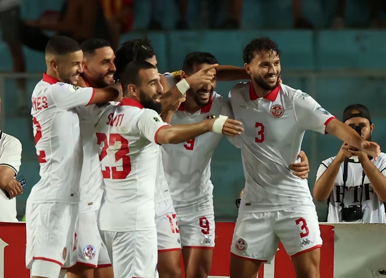 马竞全队备战下一场比赛，团结一致冲刺胜利