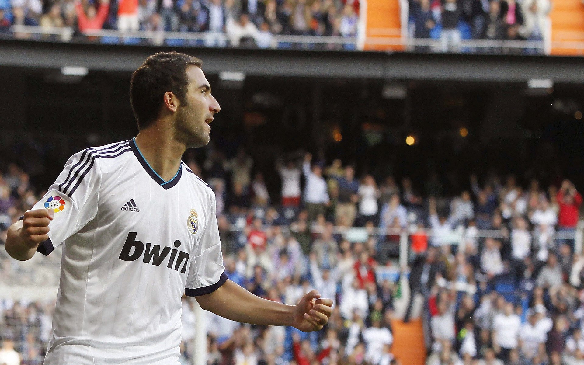 赛道上的双重奏，索伯的碾压与维斯塔潘的独舞